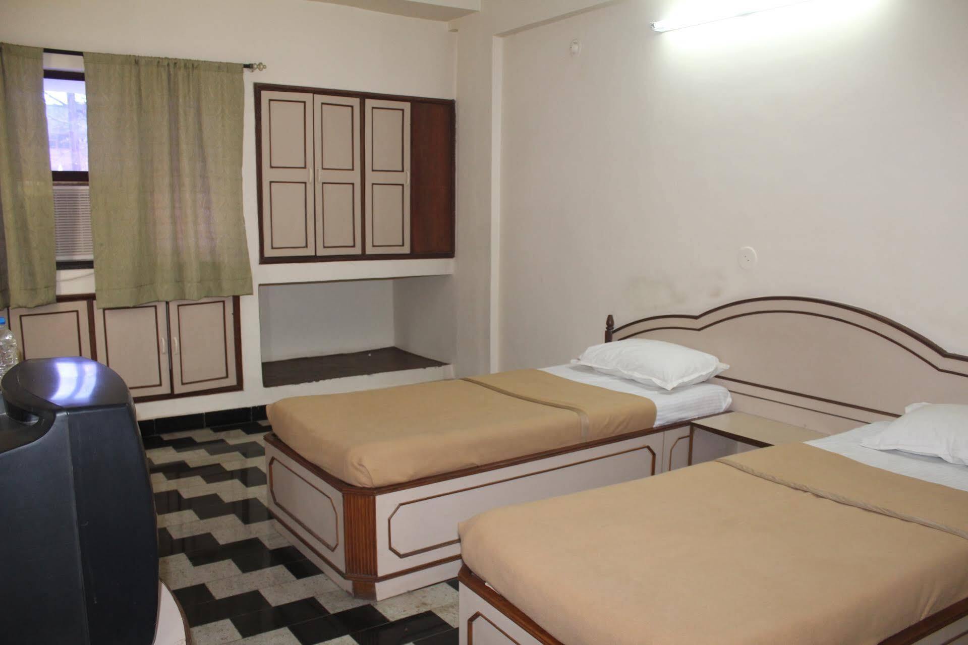 Royale Inn Vapi Kültér fotó